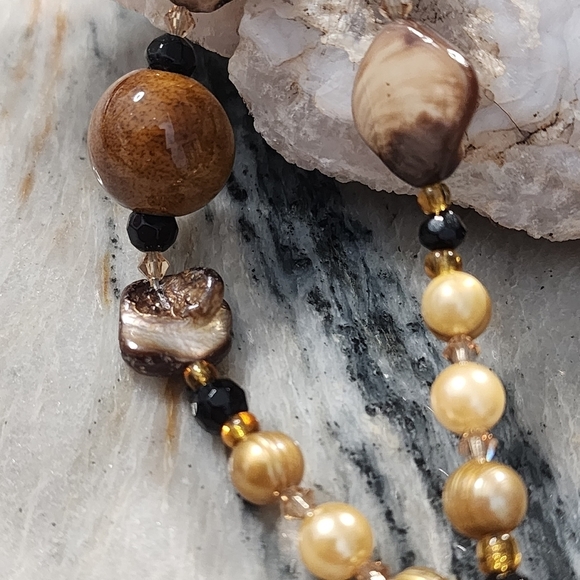 Elegant Earth-Toned Gemstone and Pearl Necklace - Picture 7 of 13